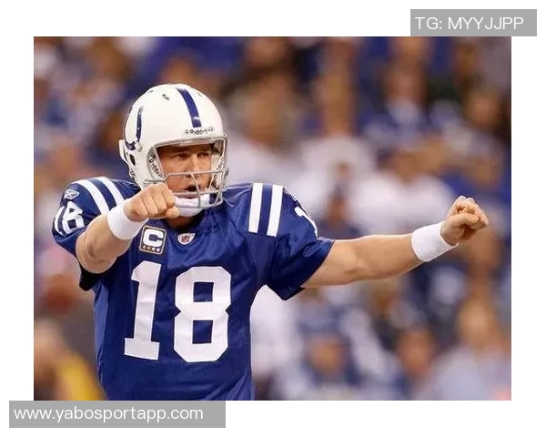 德克萨斯大学橄榄球队成员观战马刺星三代曼宁与文班合影互换球衣精彩瞬间 德克萨斯大学橄榄球队成员观战马刺星三代曼宁与文班合影互换球衣精彩瞬间