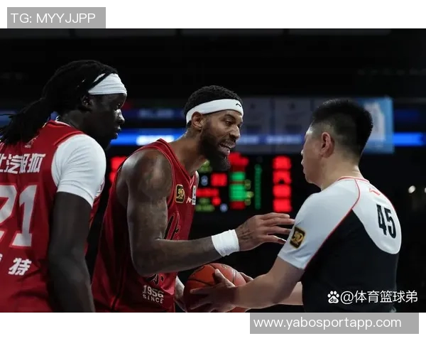 拉梅洛鲍尔表现平平19投6中三分球命中率低迷仍砍下20分5篮板8助攻 拉梅洛鲍尔表现平平19投6中三分球命中率低迷仍砍下20分5篮板8助攻