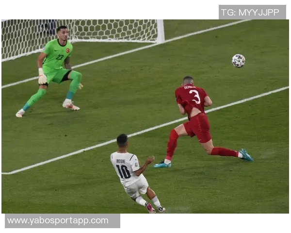 平地惊雷切利克被队友撞倒小基恩禁区外怒射轰出惊世之球 平地惊雷切利克被队友撞倒小基恩禁区外怒射轰出惊世之球