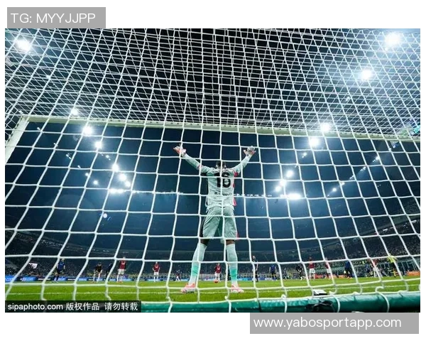 国米主场球迷为J马丁内斯加油助威助其走出车祸阴影重返赛场 国米主场球迷为J马丁内斯加油助威助其走出车祸阴影重返赛场