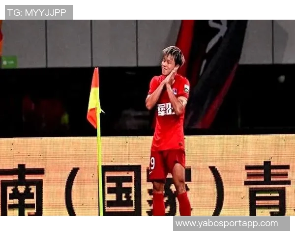 国安新援茹子楠与邓捷夫加盟助力球队防线升级