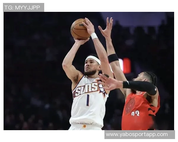 布克表现出色18投7中罚球11中8砍下24分5板7助助力球队赢球 布克表现出色18投7中罚球11中8砍下24分5板7助助力球队赢球