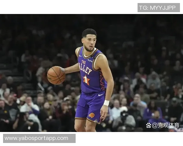 布克谈球队信任建立过程强调夏季训练的重要性与团队凝聚力